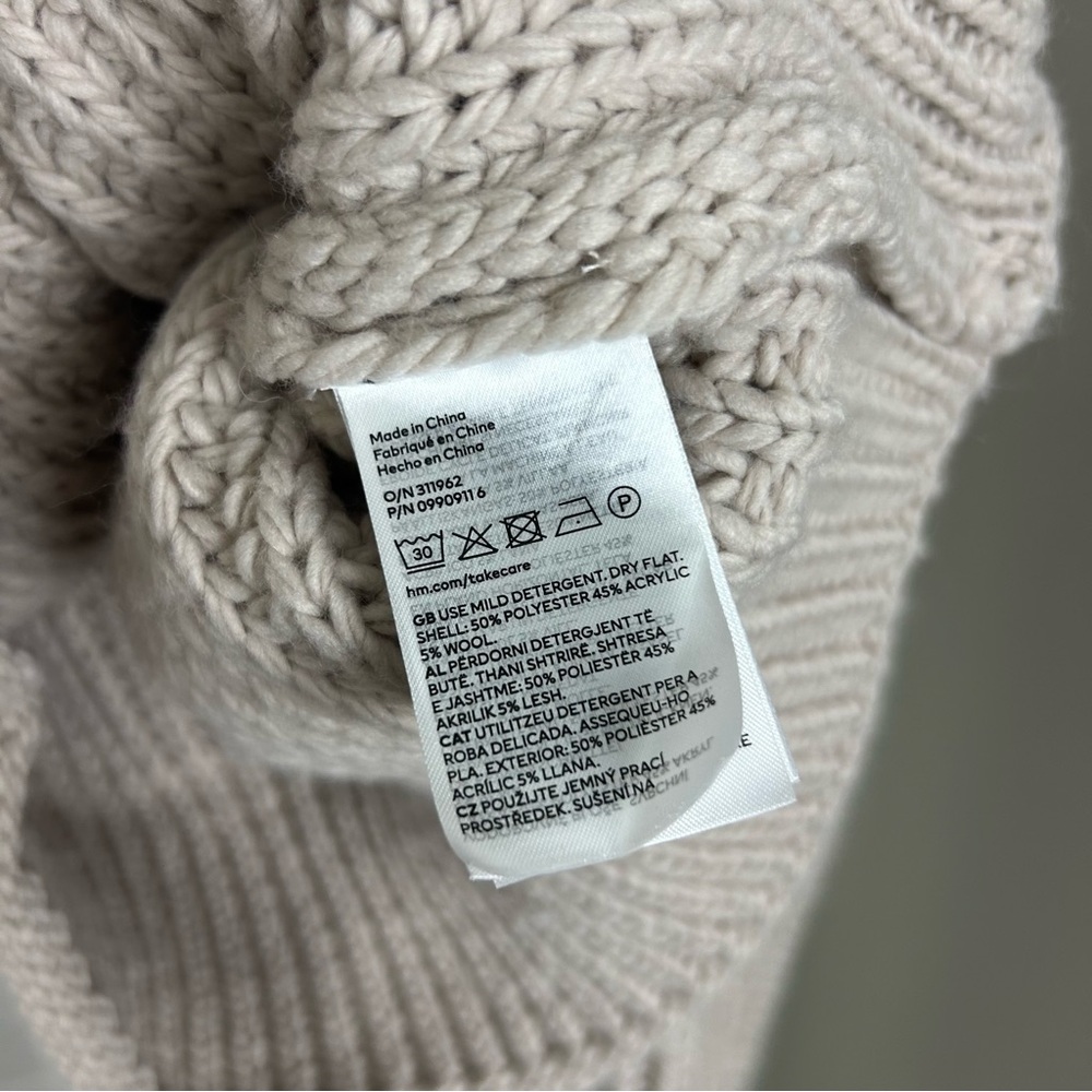 H&M Bloggers Fav Chunky Knit Turtleneck Sweater Size S - Picture 6 of 8